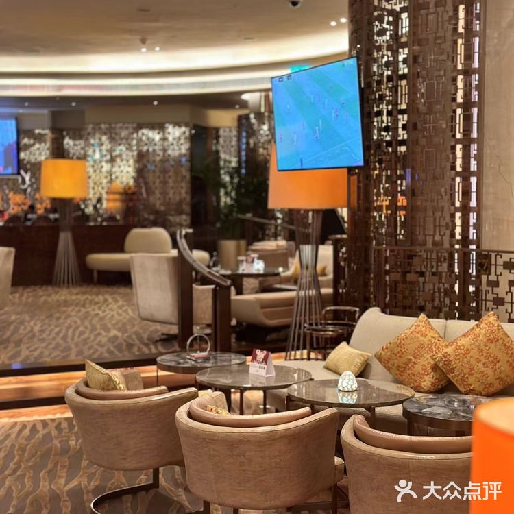 大堂酒廊第一次吃午餐工作的记录
