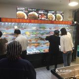 我们进去的时候一楼满座了，坐的2楼