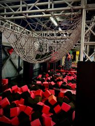 -零重力蹦床空间·滑梯·海洋球·团建(奥特莱斯店)