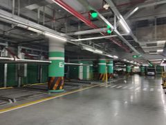 -白玉兰广场停车场