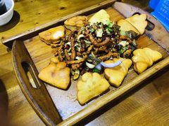 东镇烤三味-老东镇啤酒屋海鲜加工·蒸汽海鲜·海鲜烧烤(台东店)