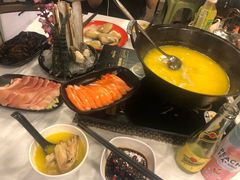 浓厚原只鸡煲花胶汤-鲜入围煮花胶鸡海鲜火锅