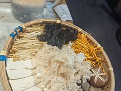 -尚尚仙·酸汤猪手·猪肚鸡火锅(华联万柳购物中心店)