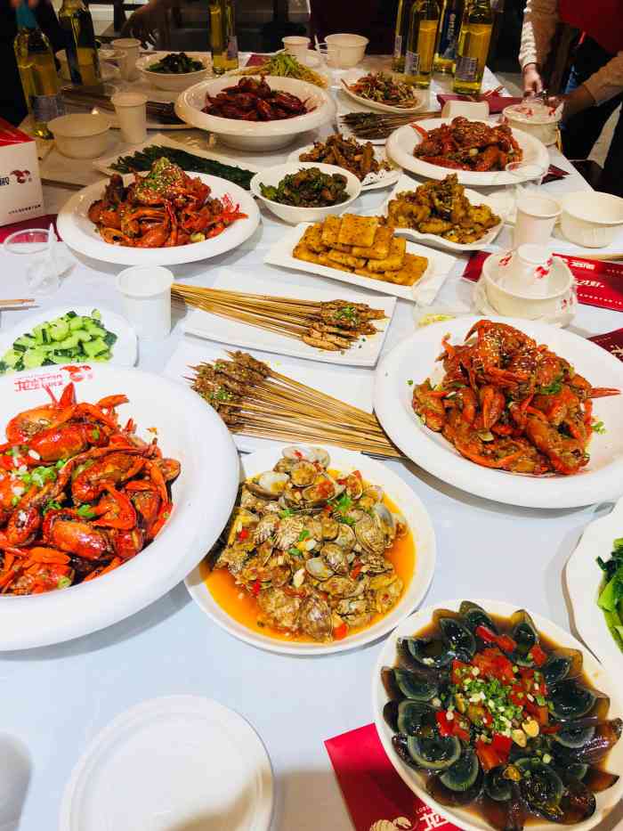 龙虾殿(盛景商城店)-"出差到了宜昌,到了饭点搜了大众看到在酒店.