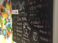 -志龙皇冠吃货椰子铺