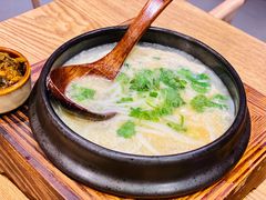 蒙自过桥米线-麦麦山云南菜(复地活力城店)