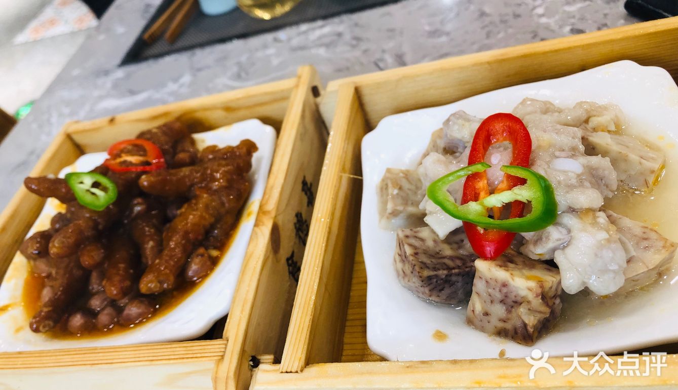 蘸了排骨的肉香带点儿咸味口感很好