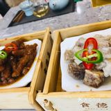 蘸了排骨的肉香带点儿咸味口感很好
