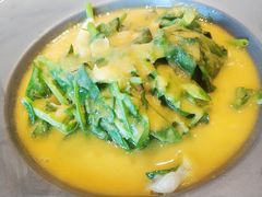 豌豆黄浸豌豆尖-半山腰·云南菜(侨福芳草地店)