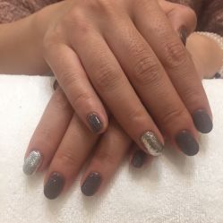 -进巍美甲美睫店