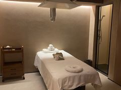 -灸春堂·艾灸·痛症·整脊连锁(之江银泰店)