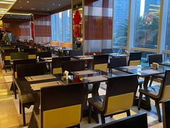 -大中华希尔顿酒店-念自助餐·嗨啤·小龙虾