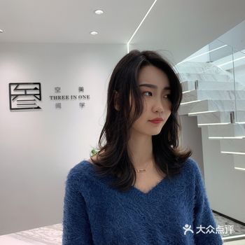 大部分人内心很排斥烫发,会觉得一旦烫发就会从外观上显