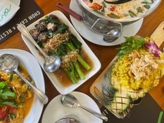 -Chom Cafe and Restaurant