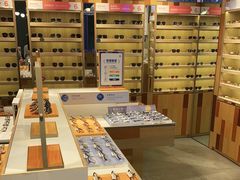 -LOOK眼镜·蔡司依视路配镜(宝山万达店)