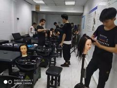 -首脑美容美发化妆美甲培训学校(龙岗校区)