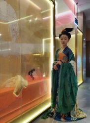 点击看大图 -盘子女人坊古装写真摄影(南京总店)