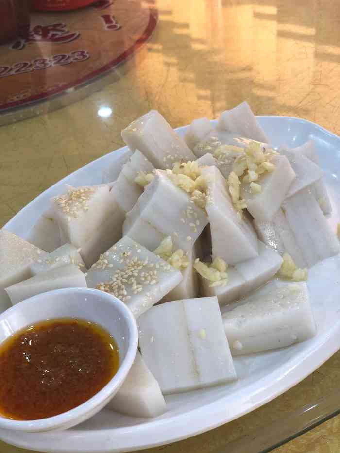 安铺众成饭店-"廉江的鹅饭真的好好吃,簸箕上会放着粗盐,.