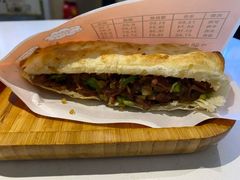肥瘦相间驴肉火烧-驴公驴婆(曹杨店)