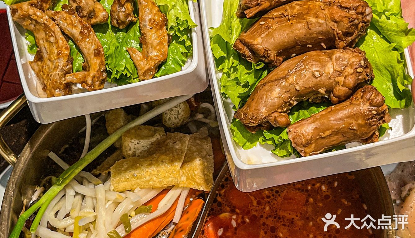比较推荐的是：藤椒鸡肉片 涮在锅底真的太入味了
