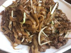 干炒牛河-粤仔湾砂锅粥(广益哥伦布店)