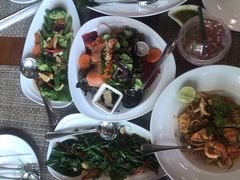 -Chom Cafe and Restaurant