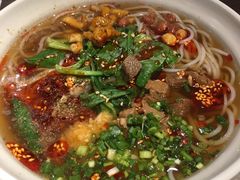 张飞牛肉粉-爆炸头阿姨小四川正宗川味小吃(无任何分店)