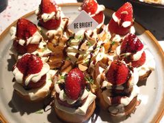 草莓忌廉华夫饼-BE BRIGHT KITCHEN(正佳广场店)