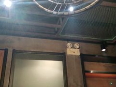 -琥珀老六龙虾(四里河店)