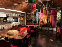 -Cuc Gach Quan Restaurant
