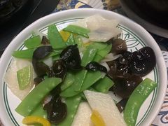 -云海肴·汽锅鸡·云南菜(天山百盛优客店)