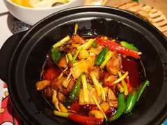 -云海肴·汽锅鸡·云南菜(天山百盛优客店)