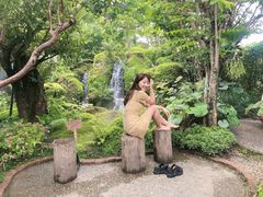 -Chom Cafe and Restaurant