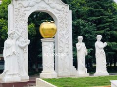 -上海市民办金苹果学校