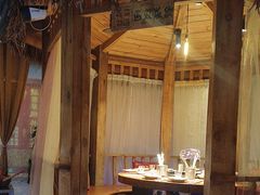 -老牌坊云南鱼豆花火锅(爱建店)