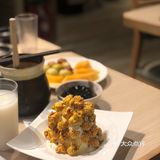 个人觉得还是值得选方案二 甜品种类繁多而且口味算不错