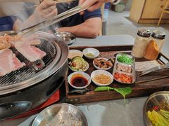 -围炉肉舍•炭烤活鳗•丹东海鲜烤肉(步行街店)