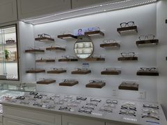 -翰佐蔡司小乐圆·依视路星趣控·暴龙眼镜折扣店