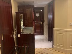 -深圳富苑皇冠假日套房酒店