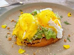 牛油果丹麦卷班尼迪克蛋-The Rug Cafe(王府中环店)