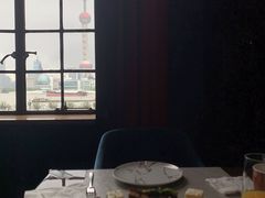 靠窗位-YUE·6·西式融合餐厅(外滩六号店)