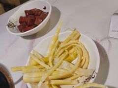 -德林酸菜鱼火锅(南丹店)