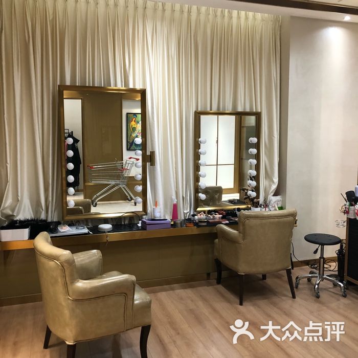 大连新青年摄影家庭馆