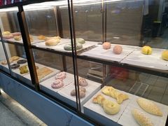 面包甜点陈列柜-奈雪的茶(深圳北站店)