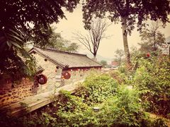 -百里峡七彩艺术小镇