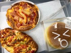 两个面包+乳酪蛋糕-面包新语(滨湖万达店)