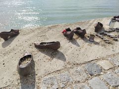 -多瑙河畔鞋履雕塑