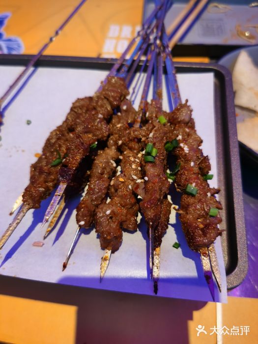 燥次·烧烤酒场(万象城店)燥次筋神牛肉串图片