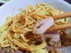 -松树干拌面店