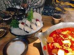 -湊湊火锅·茶憩(杭州湖滨银泰in77店)